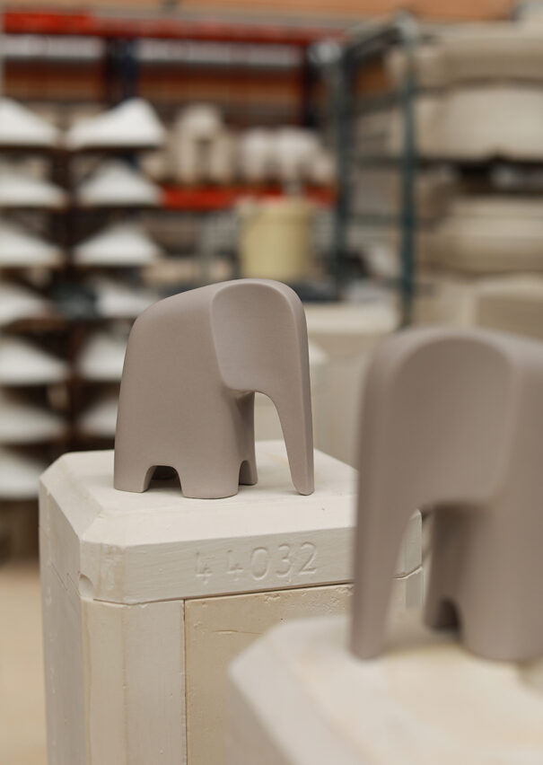 Olifant porcelain matt white — caussa